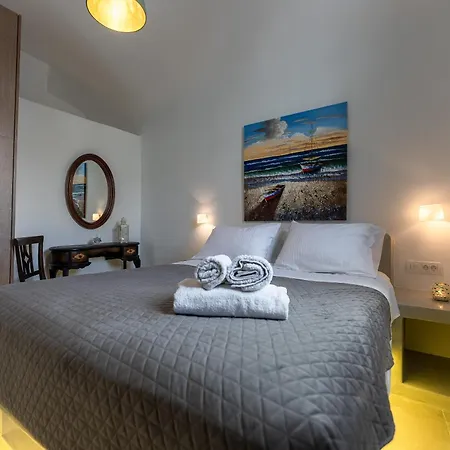 White Cave With Outdoor Hot Tub Apartment Megalochori (Santorini)